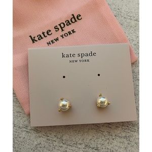 Kate Spade Pearl Earrings new in Pouch